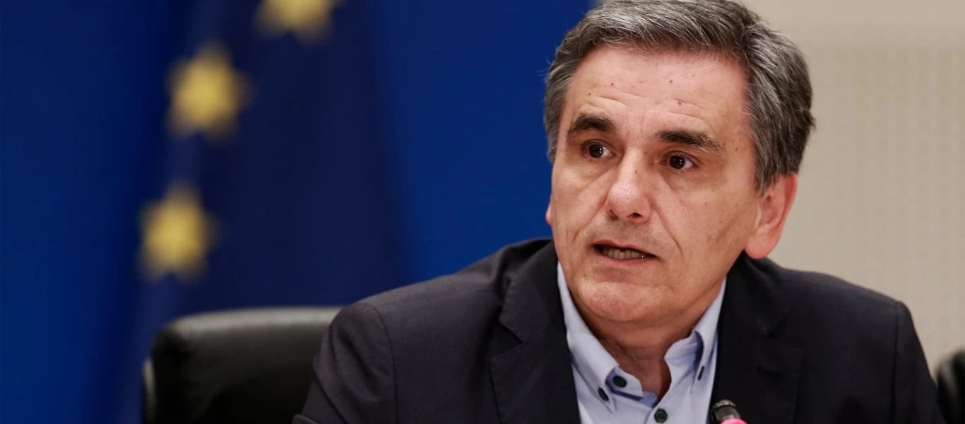 Άγνωστοι διέρρηξαν το γραφείο του Ε.Τσακαλώτου - Έκαναν τρύπα στον τοίχο (φώτο)